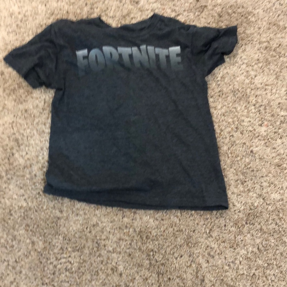 Grey fort note shirt, size 10/12